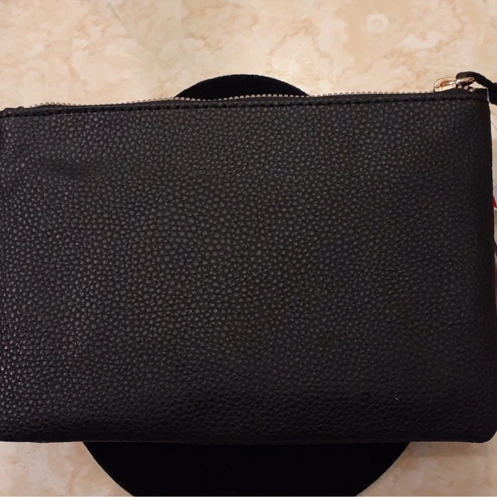 Bandolino - Minimalist- Black Wristlet zipper closure is Simple and Classic! - Picture 4 of 7